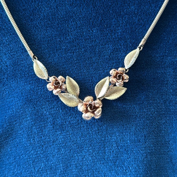 Krementz Necklace Tri Gold Rose Leaf - Picture 2 of 15